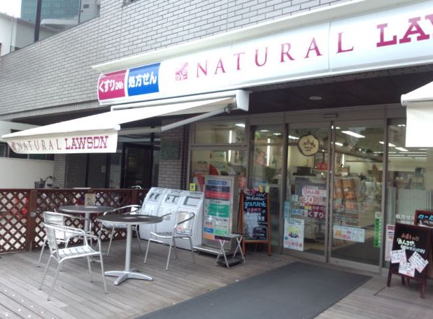 コンビニ　ナチュラルローソン神宮外苑西店（コンビニ）まで131m