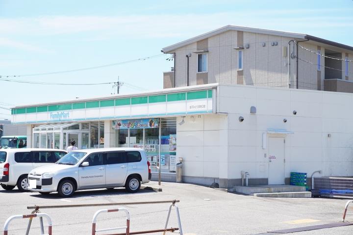 コンビニ　ファミリーマート金沢みどり団地口店（コンビニ）まで1269m