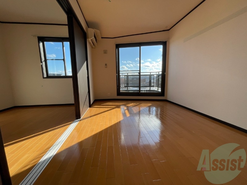 居室・リビング　リビングは陽当たりが良く広々９．６帖です