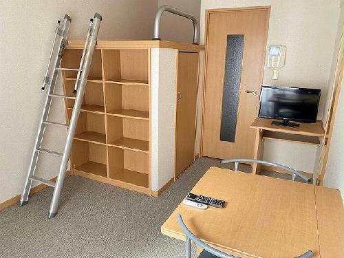 居室・リビング　備品は部屋毎に異なります。１Ｆのみフローリング