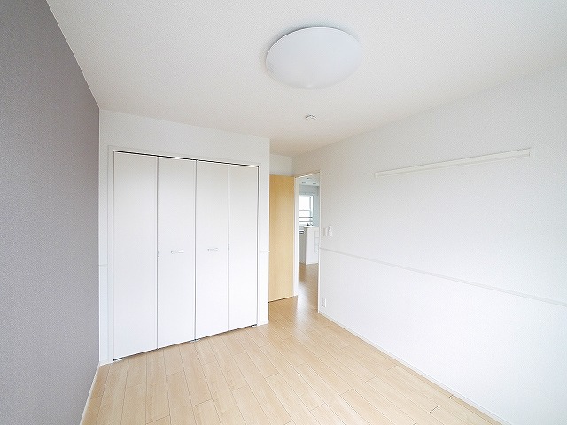 その他部屋・スペース　落ち着いて過ごせるお部屋なので、寝室にいかがでしょうか