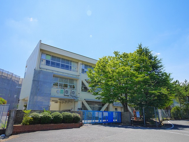 小学校　大和郡山市立片桐西小学校（小学校）まで405m