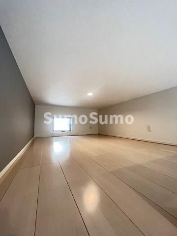 その他部屋・スペース　広くて明るい寝室