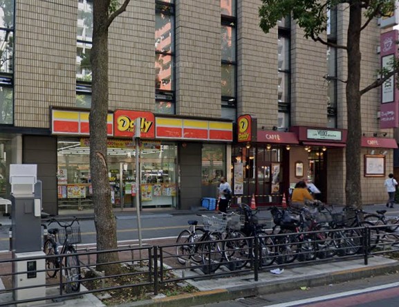 コンビニ　デイリーヤマザキ（コンビニ）まで268m