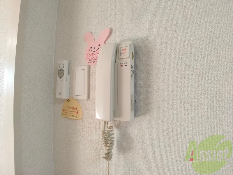 バルコニー　来客時にはこれで受け答えが出来るので安心です。