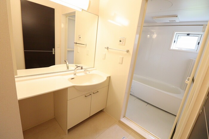 洗面設備　大型洗面化粧台