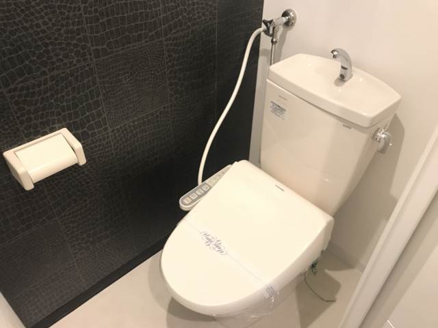 トイレ　温水洗浄便座