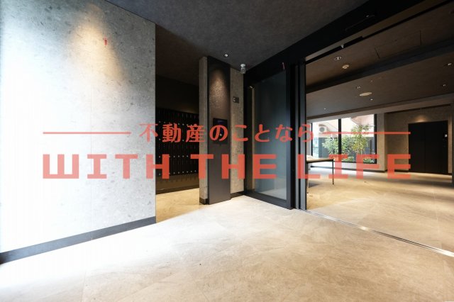 エントランス　落ち着いたエントランスです