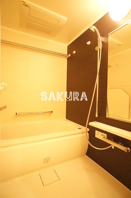 バス・シャワールーム　ご家族や長時間入浴に便利な追い炊き機能付きです♪