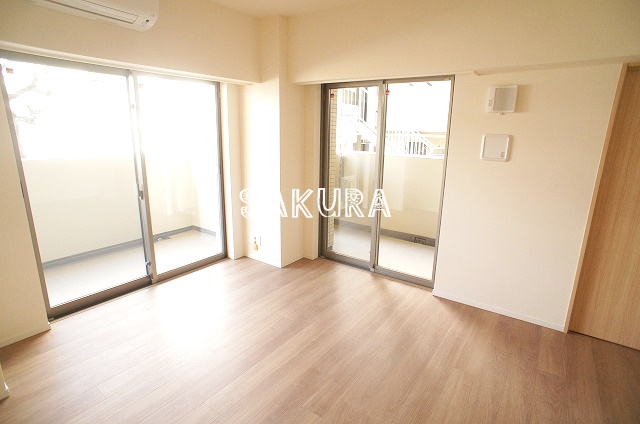 居室・リビング　使いやすい形の為、レイアウトを楽しめます♪