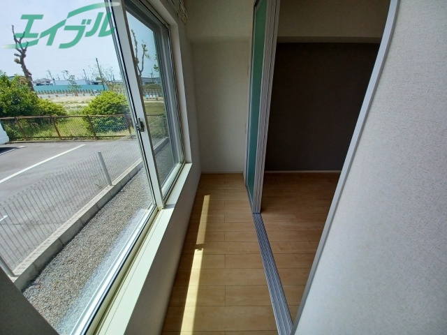 バルコニー　同物件別室反転タイプ画像