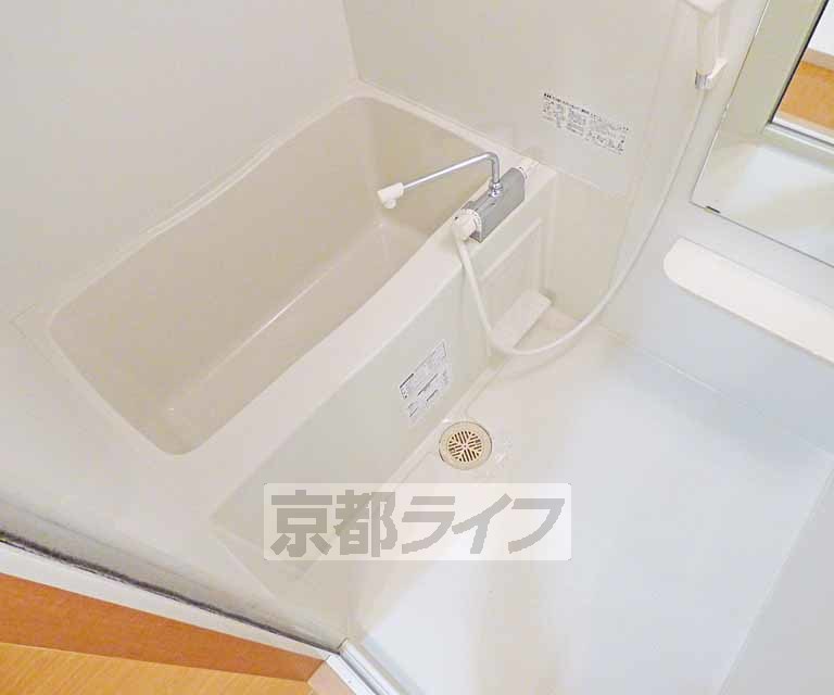 バス・シャワールーム　広々とした浴室です。