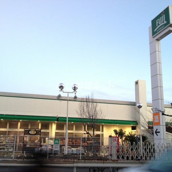 スーパー　ＦＵＪＩスーパー鵠沼店（スーパー）まで492m