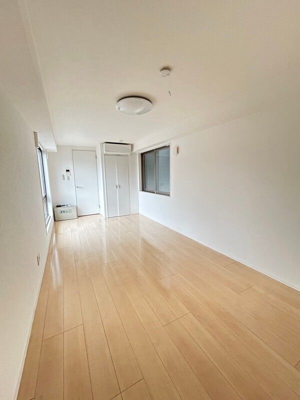 居室・リビング　☆明るい洋室☆