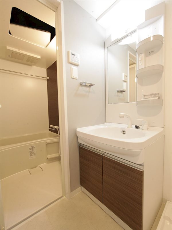 洗面設備　脱衣所　独立洗面台（シャンプードレッサー付）