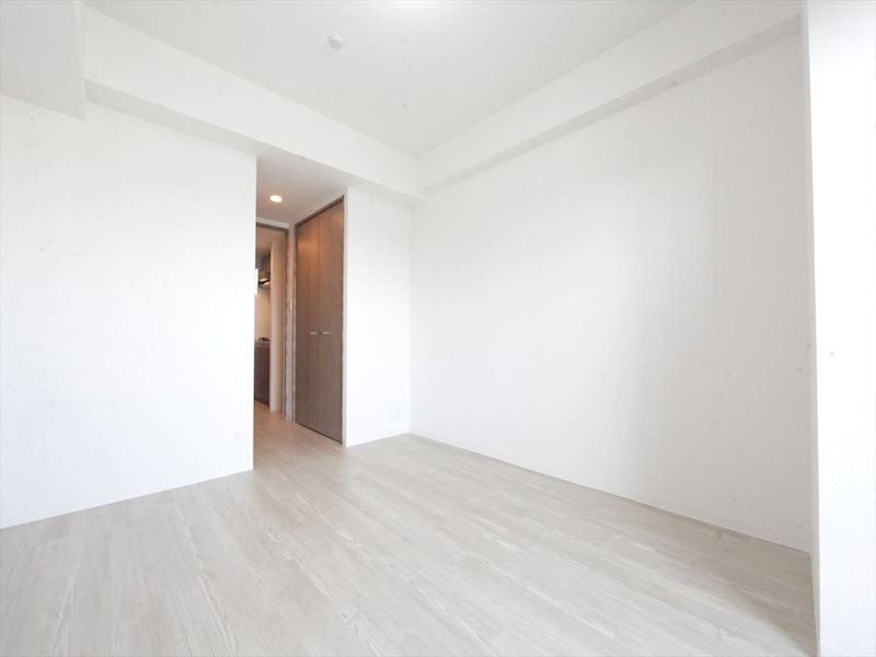 居室・リビング　洋室7.3帖　エアコン完備　バルコニーに面しています