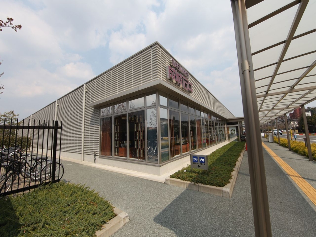 スーパー　成城石井 ナゴヤセントラルガーデン店（スーパー）（スーパー）まで251m