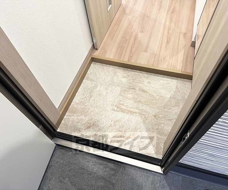 玄関　玄関はコチラです