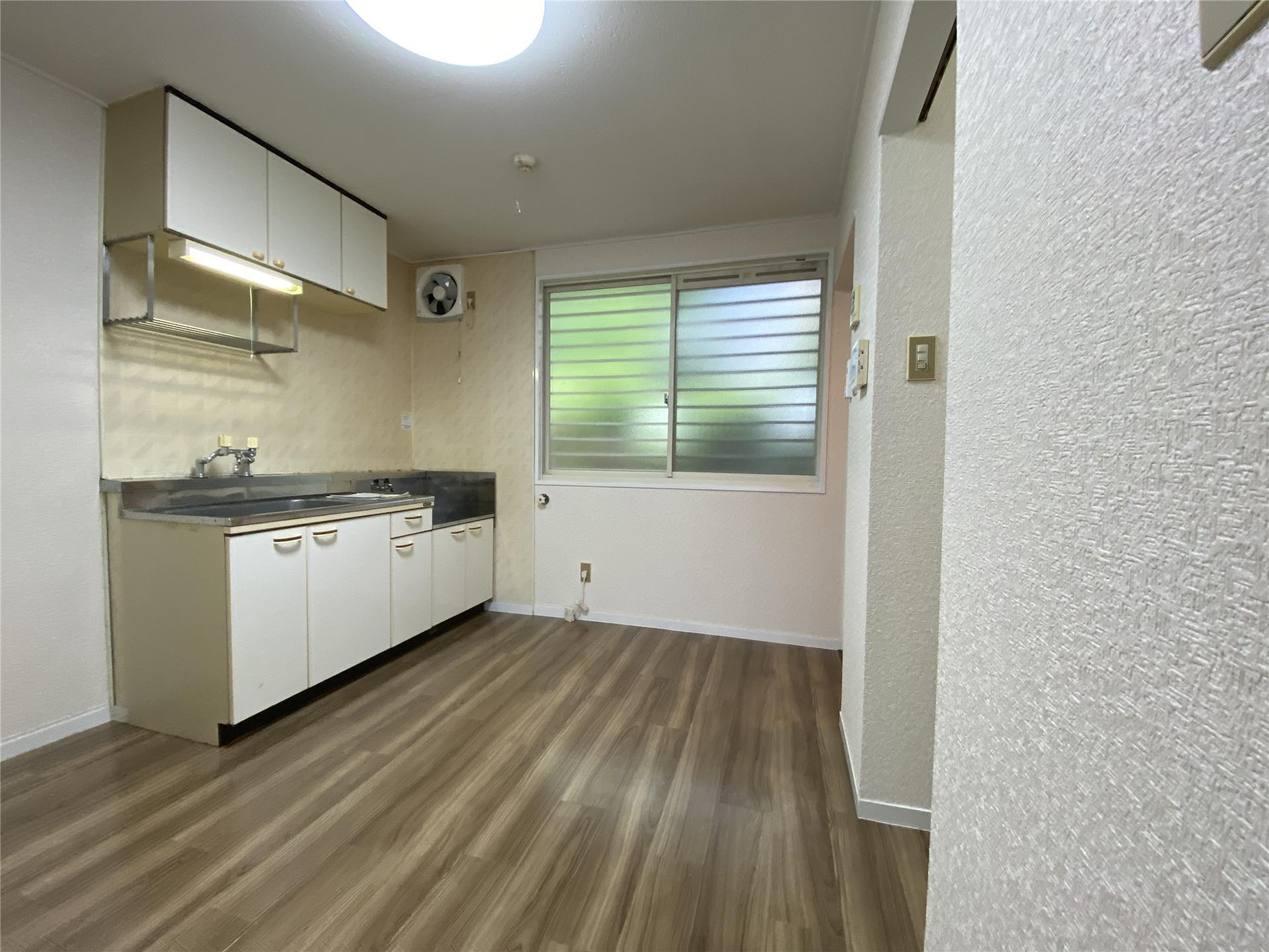 居室・リビング　5.5帖のダイニングキッチンです