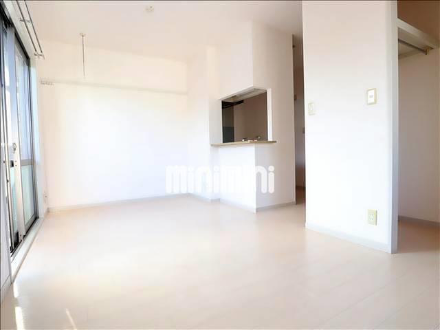 居室・リビング　１０．５帖の広々とした洋室です