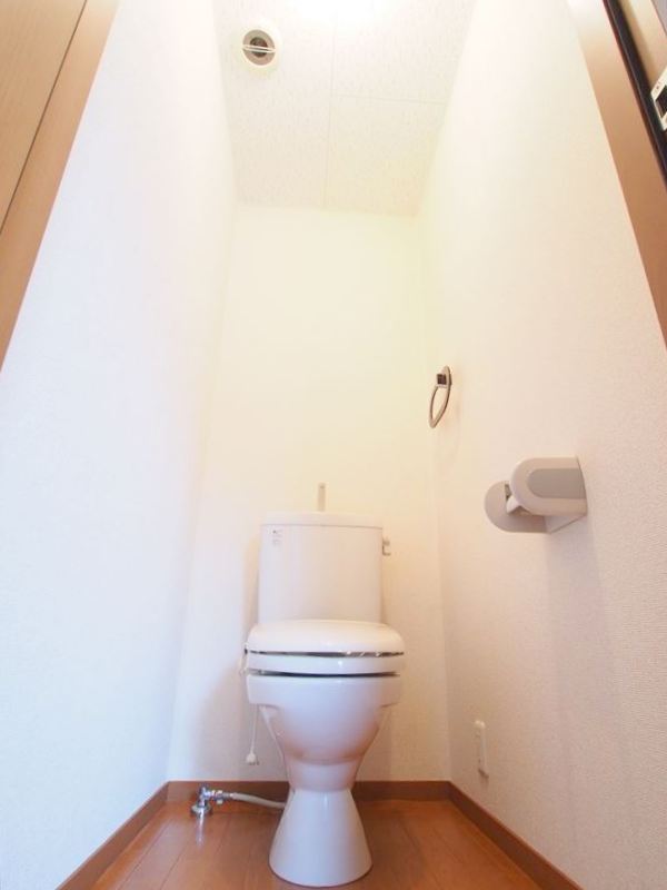 トイレ　同間取り別部屋の写真です。