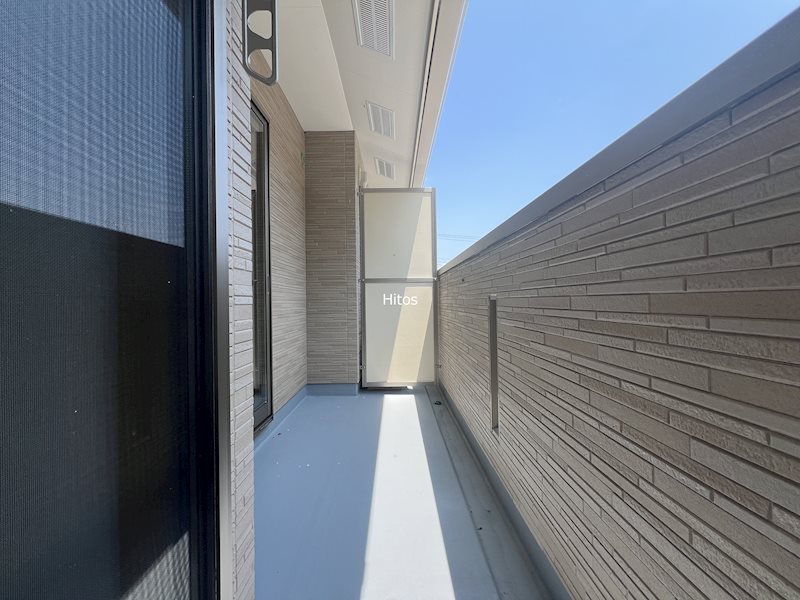 バルコニー　開放的で明るい空間を演出してくれるバルコニーです