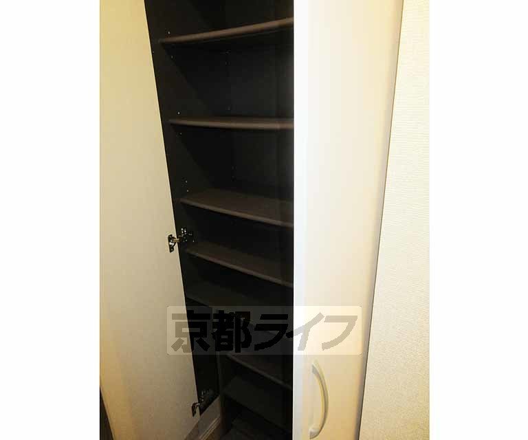 収納　収容力バッチリの多段靴箱