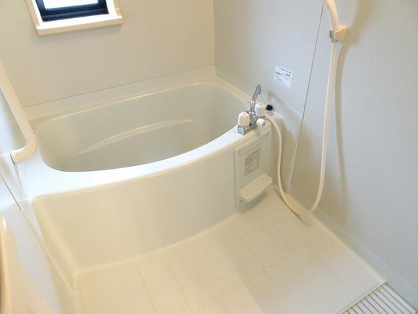 バス・シャワールーム　キレイにリフォームされています！