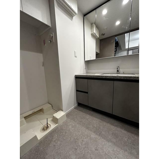 洗面設備　※写真は同タイプ住戸です。
