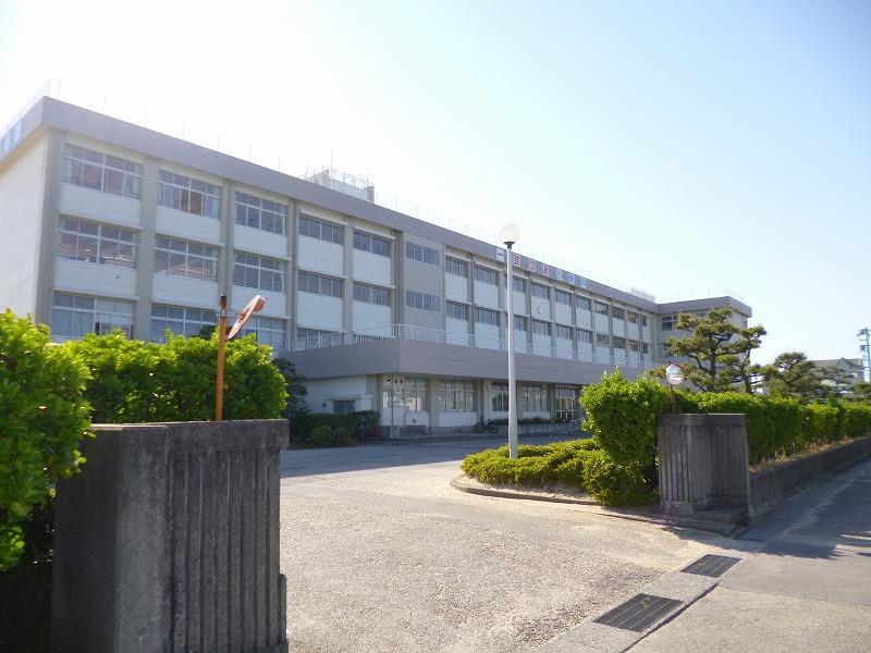 中学校　小新中学校（中学校）まで903m