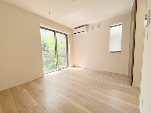 居室・リビング　★キレイなフローリングの角部屋です★