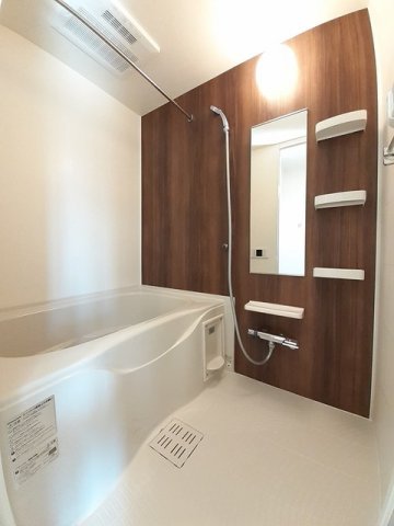 バス・シャワールーム　コンパクトで使いやすいお風呂です