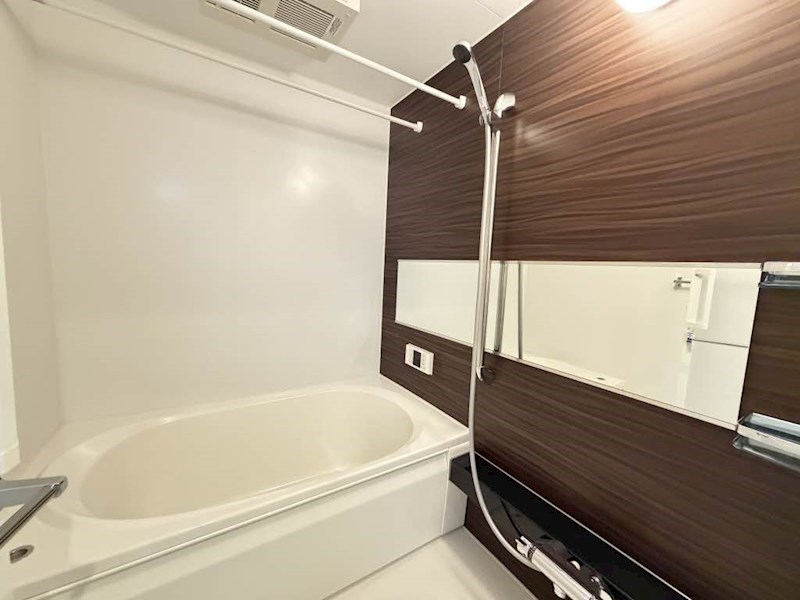 バス・シャワールーム　追焚き機能付きでいつでも温かい湯舟に浸かれます♪寒い時期寒い