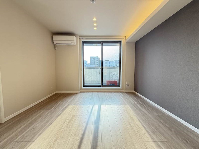 居室・リビング　12.4帖LDK♪バルコニーから明るい光が入ります！