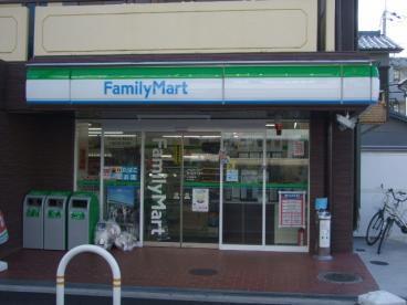 コンビニ　ファミリーマート東大阪近江堂店（コンビニ）まで653m