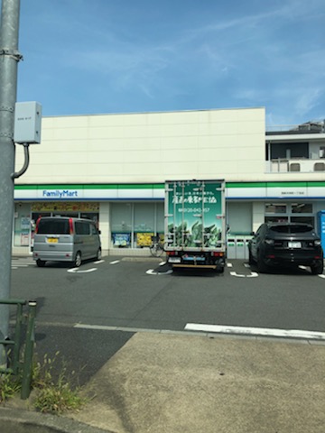 コンビニ　ファミリーマート 田口屋西新井大師店（コンビニ）まで560m