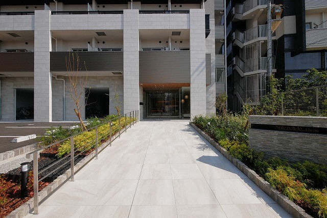 エントランス　ゆとりのあるエントランスです