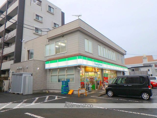 コンビニ　ファミリーマート（コンビニ）まで496m