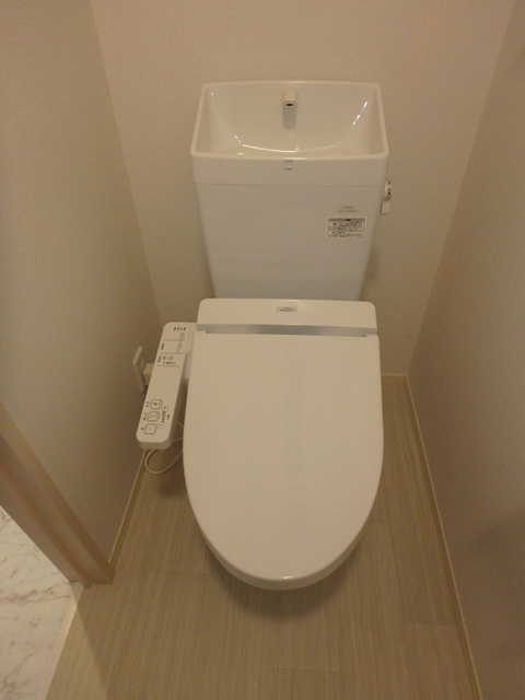 トイレ　温水洗浄暖房便座
