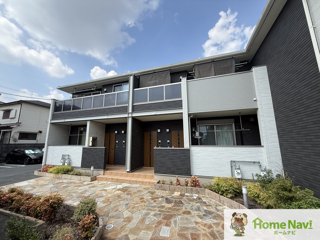 建物外観　ストロベリーストハイツ、現地待ち合わせでのご案内も可能です。