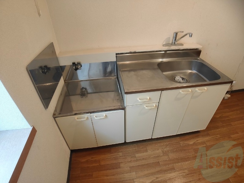 キッチン　シンプルなキッチンです。ガスコンロも設置できる仕様です。