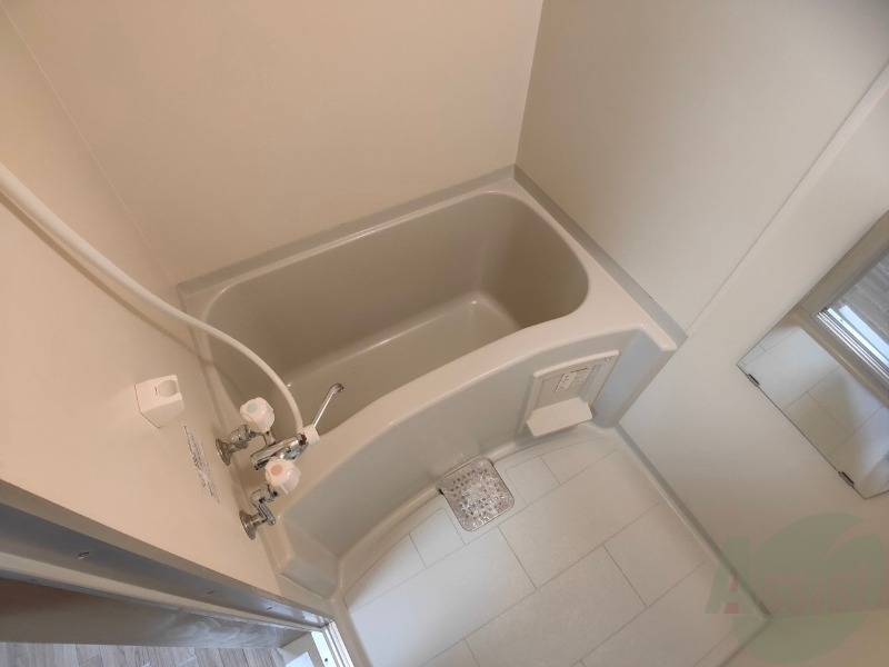 バス・シャワールーム　こちらはお風呂。一日の疲れをここで癒してください。