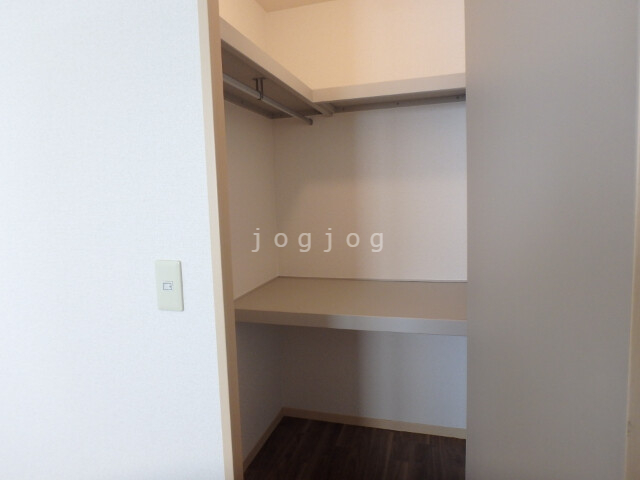 収納　洋室収納（トイレ側）
