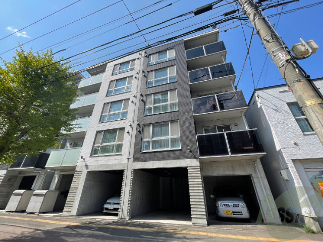 建物外観　札幌市中央区南８条西「ＡｚｕｒｅＣｏｕｒｔＳ８」