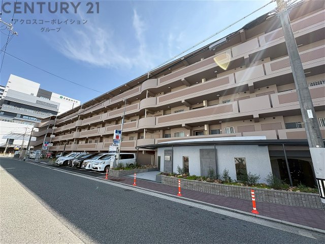 建物外観　オートロックで外部の人間が簡単に出入りできないため安心です。