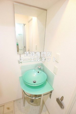 洗面設備　清潔感ある独立洗面台で毎日気持ちよく♪