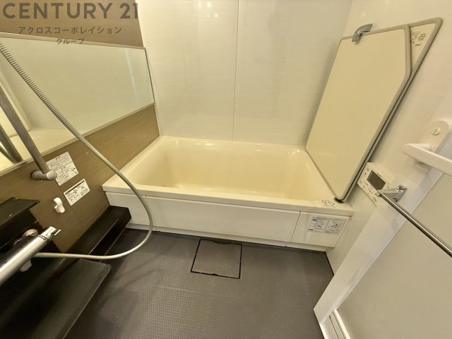 バス・シャワールーム　浴室乾燥機付きで便利です♪