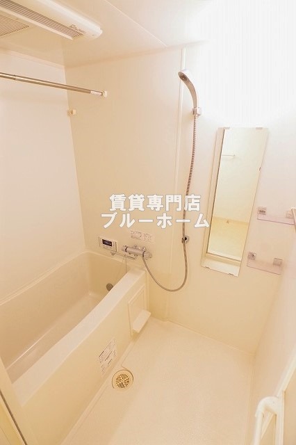 バス・シャワールーム　浴室乾燥機付きのお風呂！