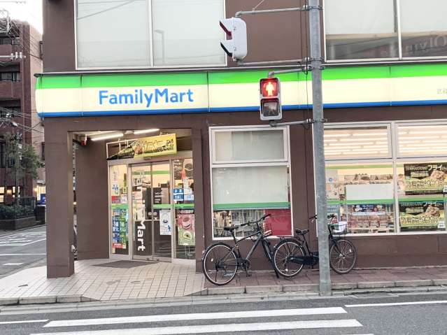 コンビニ　ファミリーマート（コンビニ）まで246m