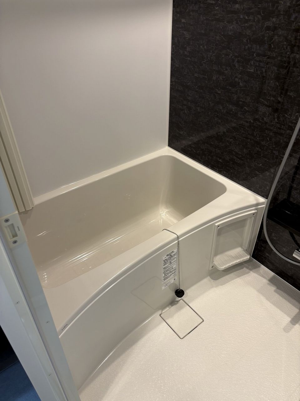 バス・シャワールーム　※別部屋の写真になります